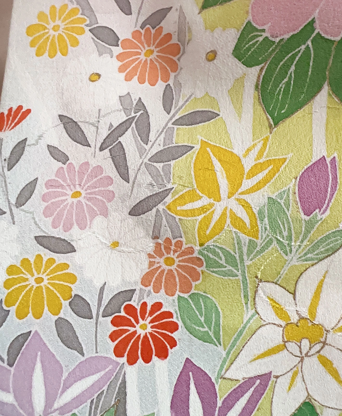 Shell White Floral Houmongi - Image 8