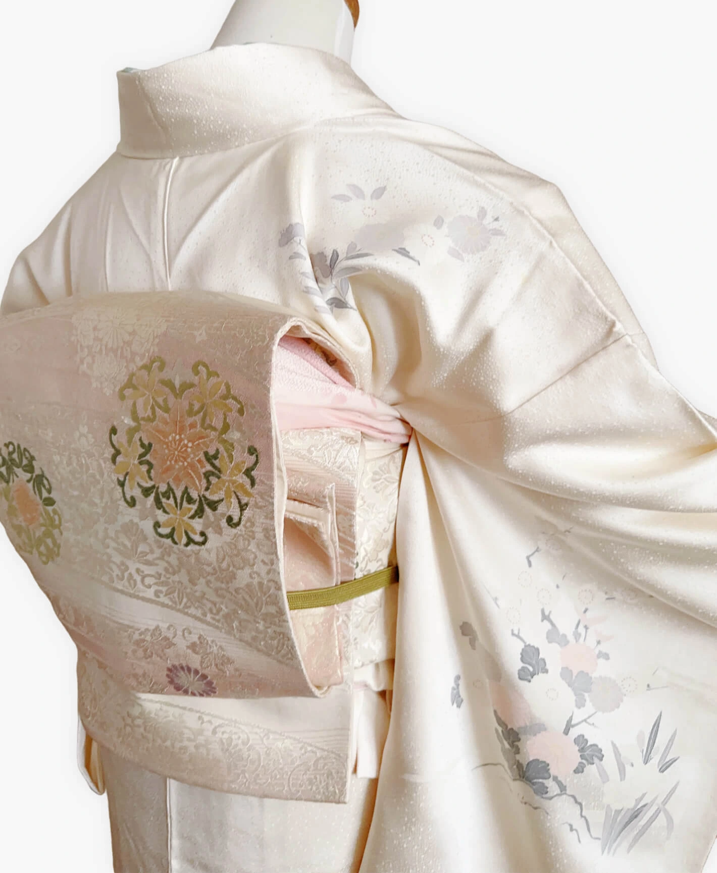 Ecru Carriage Houmongi - Image 3