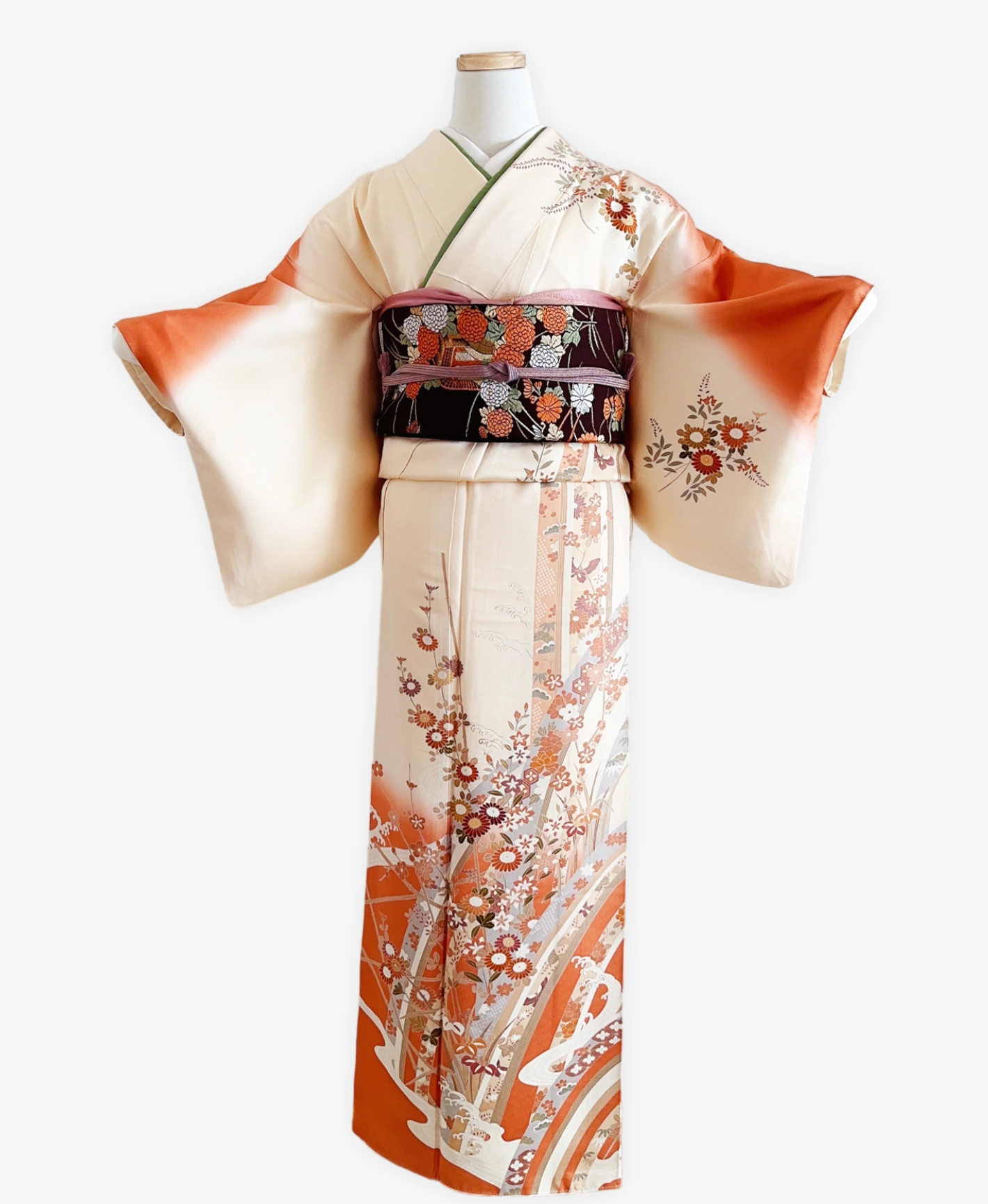 Pale Yellow Chrysanthemum Houmongi - Image 1