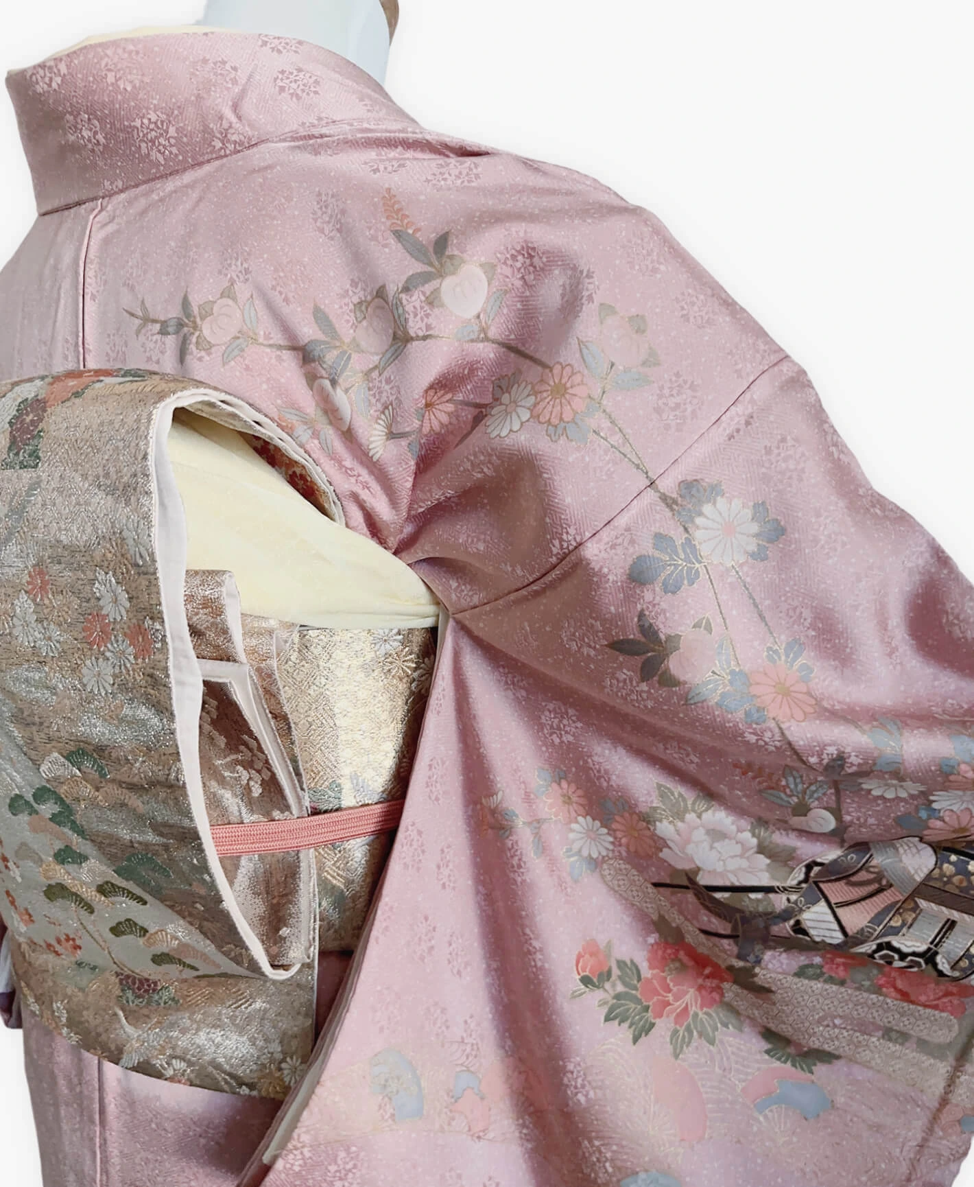 Dusty Pink Carriage Houmongi - Image 4