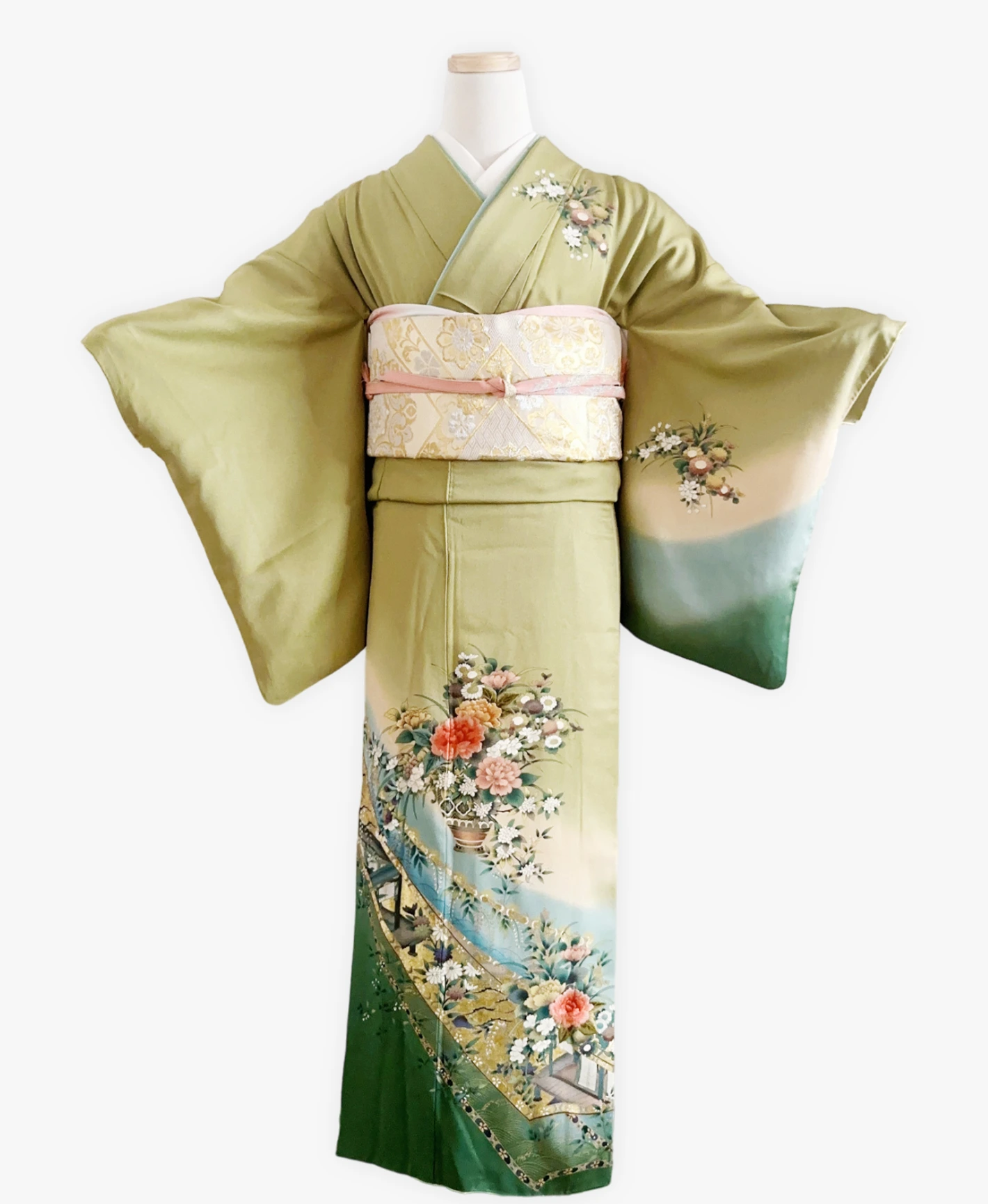 Fresh Green Peony Houmongi - Image 1