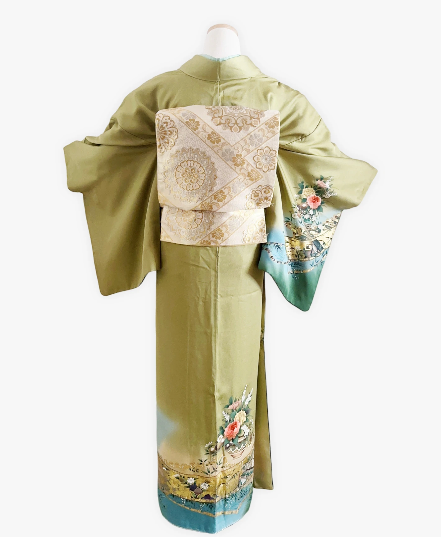 Fresh Green Peony Houmongi - Image 2