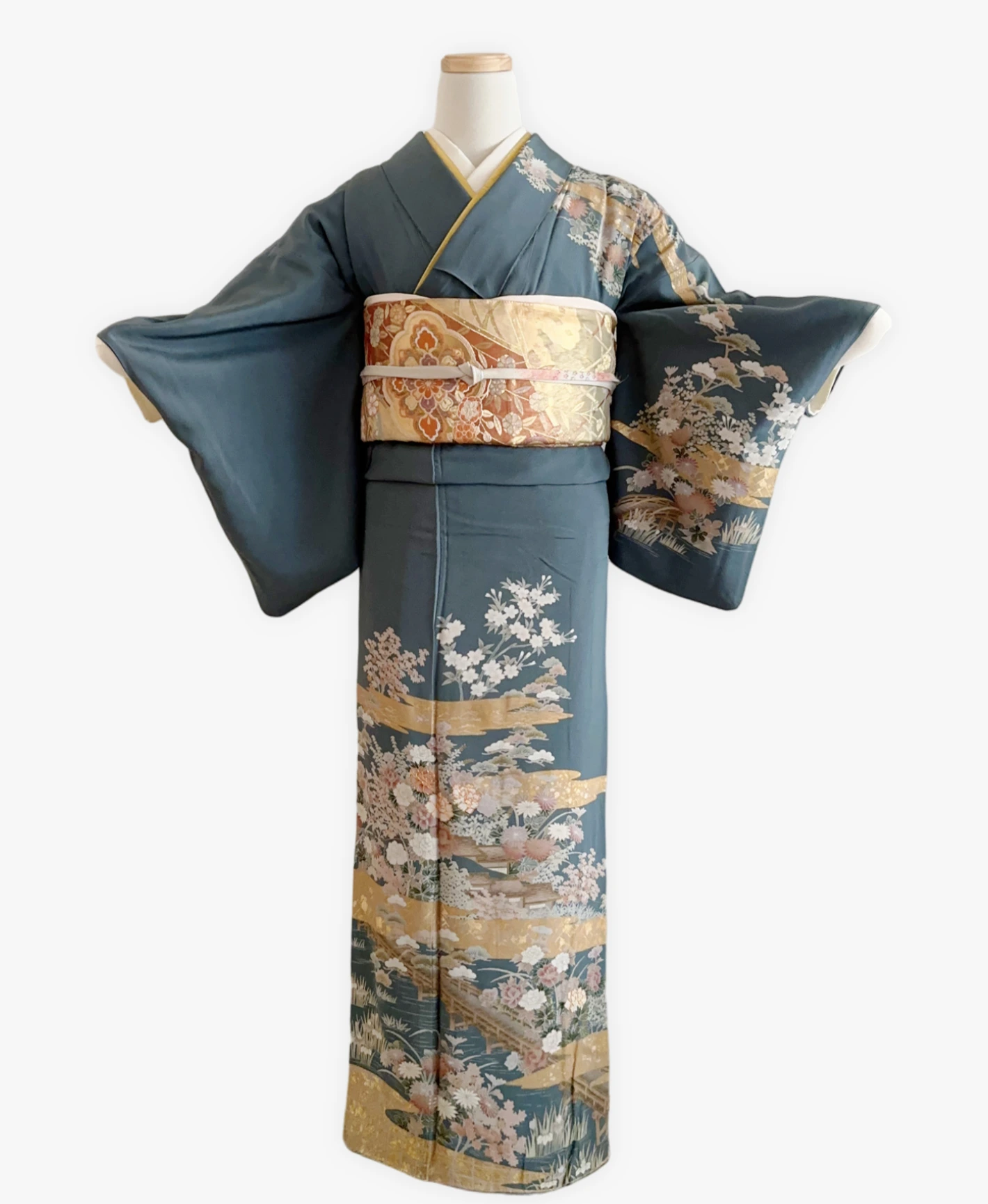 Indigo Peony Houmongi - Image 1