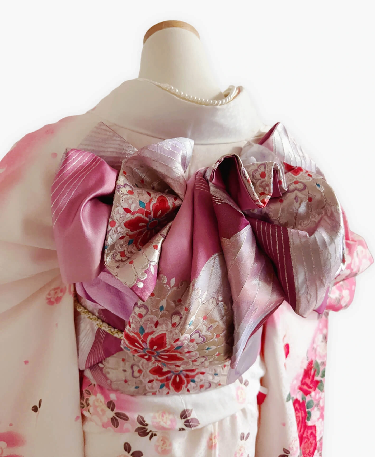 White Rose Petals Furisode - Image 4