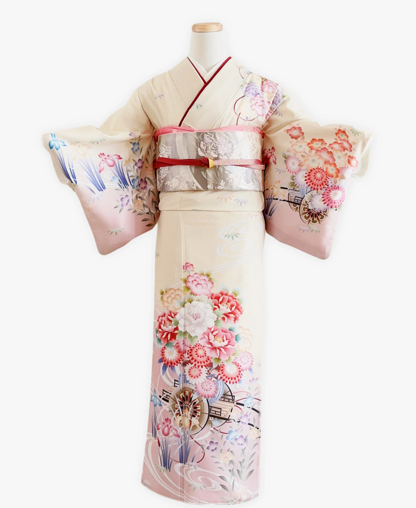 Cream Peony Iris Carriage Homongi - Image 1