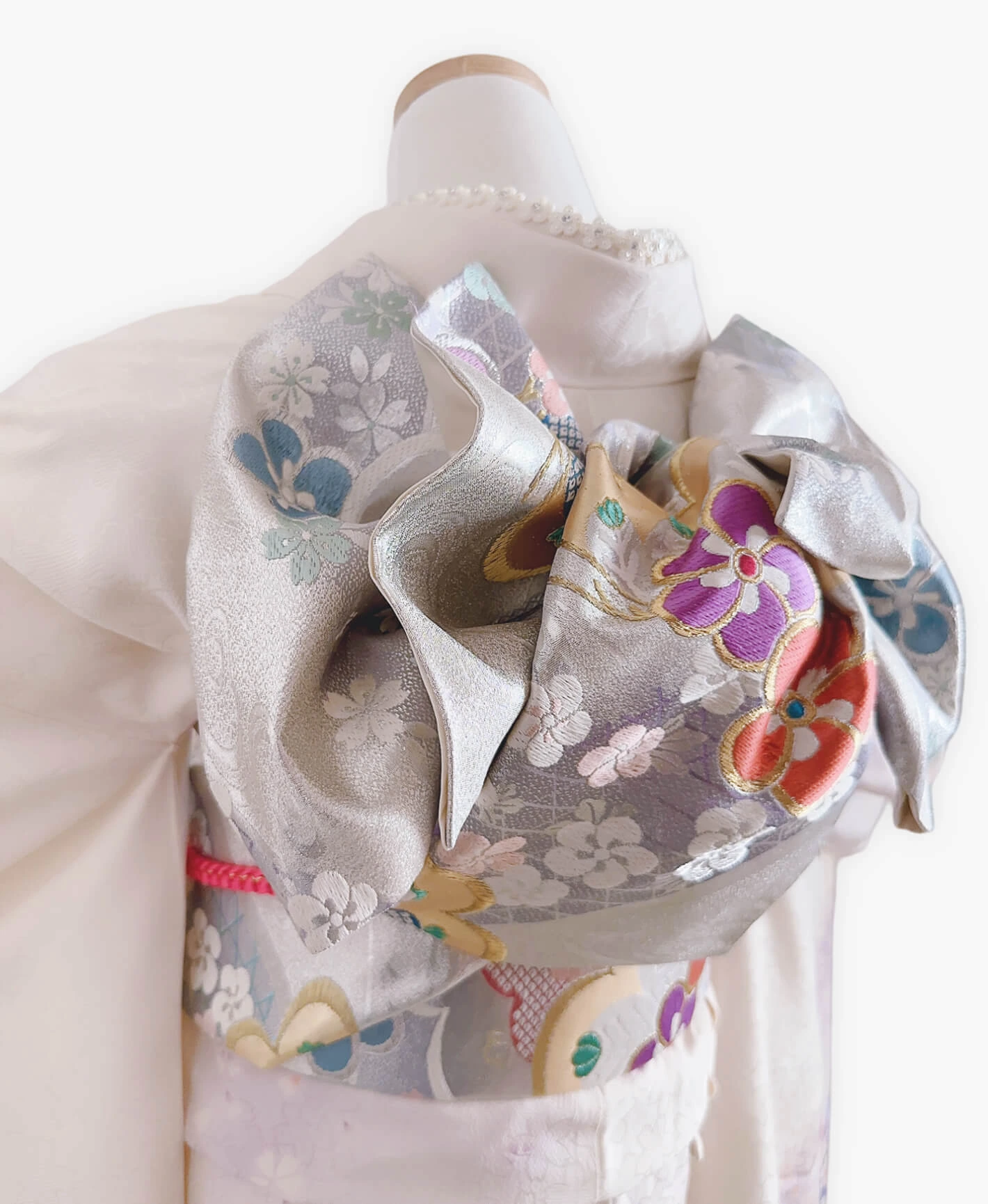 White Sakura Petals Furisode - Image 4